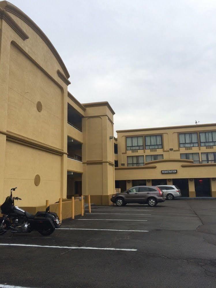 Diamond Inn & Suites Richmond Bagian luar foto